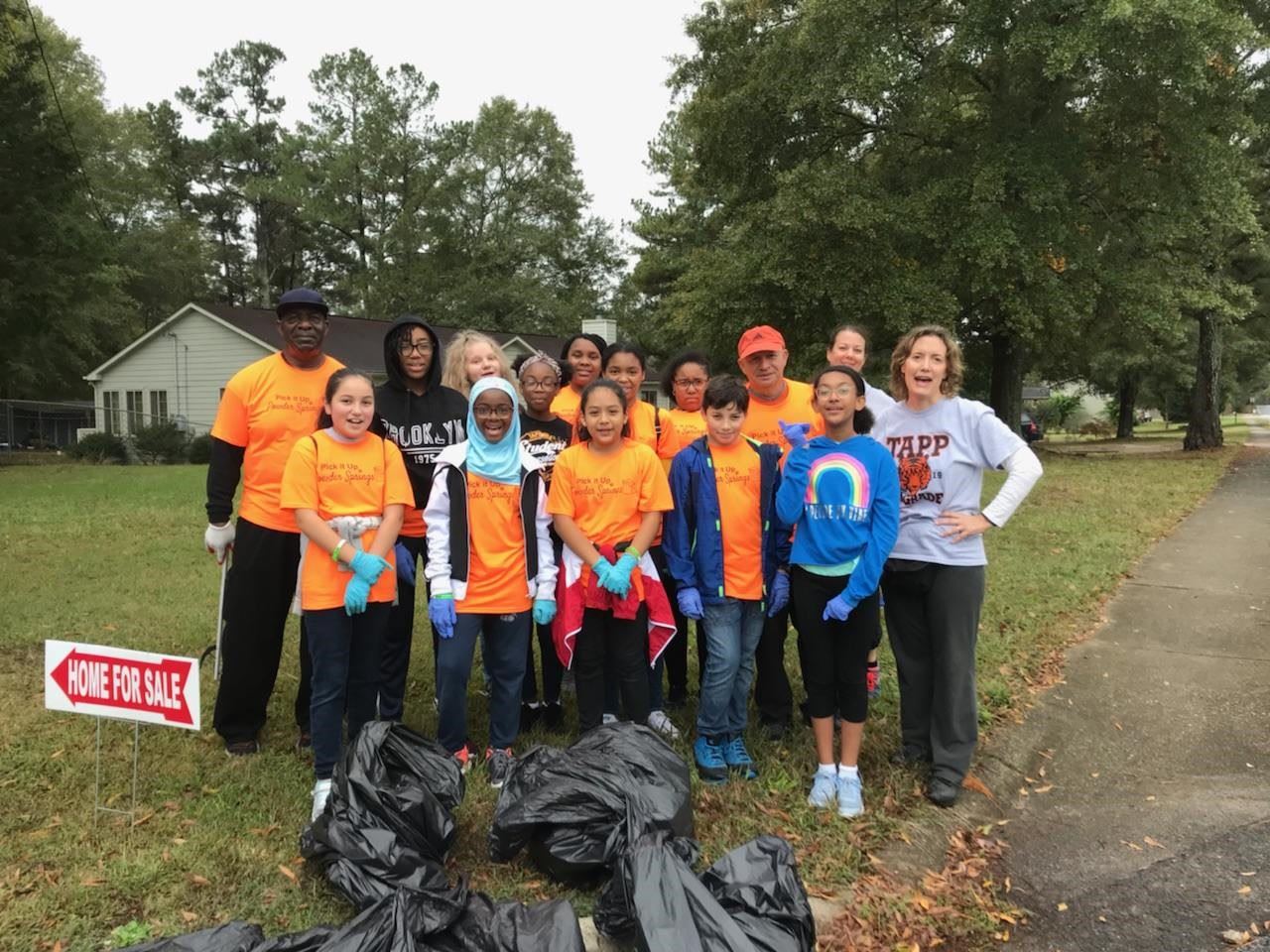 Volunteers for Pick It Up Powder Springs