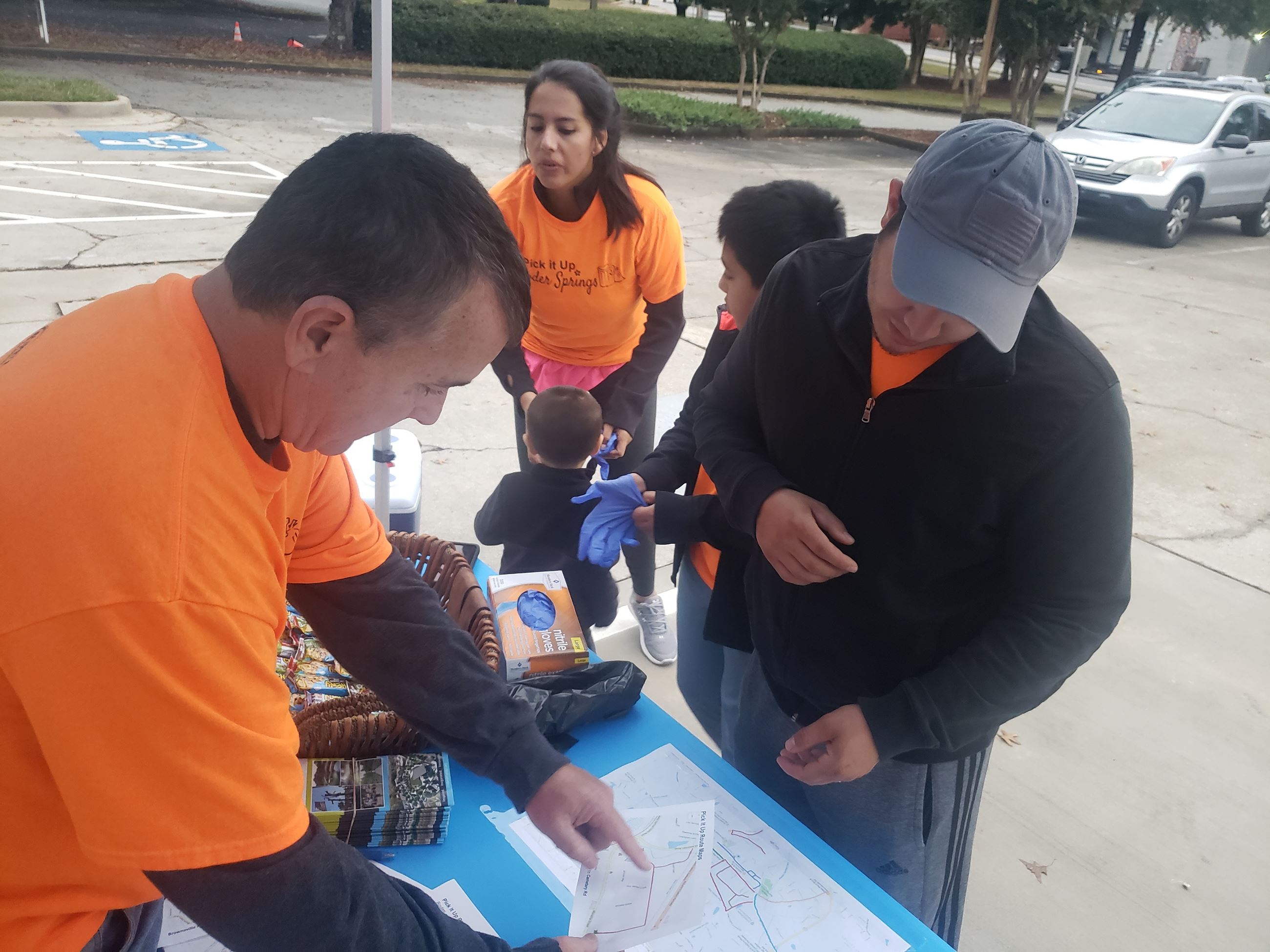 Volunteers for Pick It Up Powder Springs